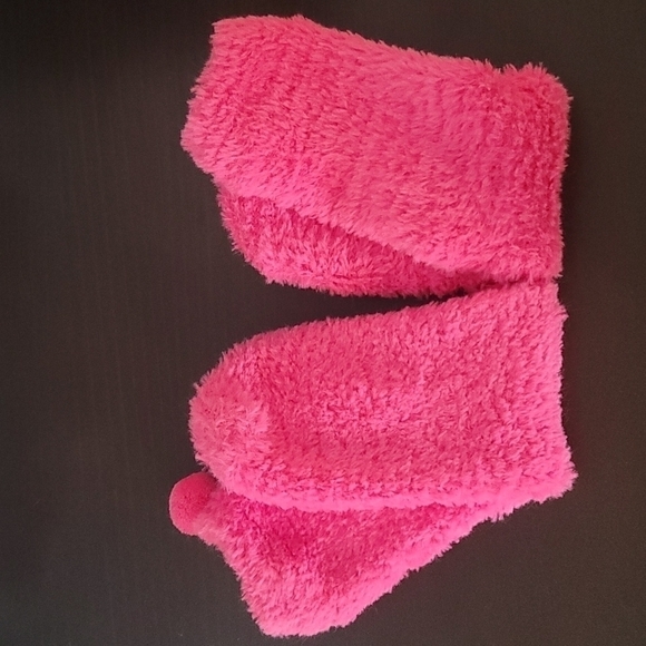 PAMPERING Set w Sleep Mask & Fuzzy Socks - Picture 3 of 5